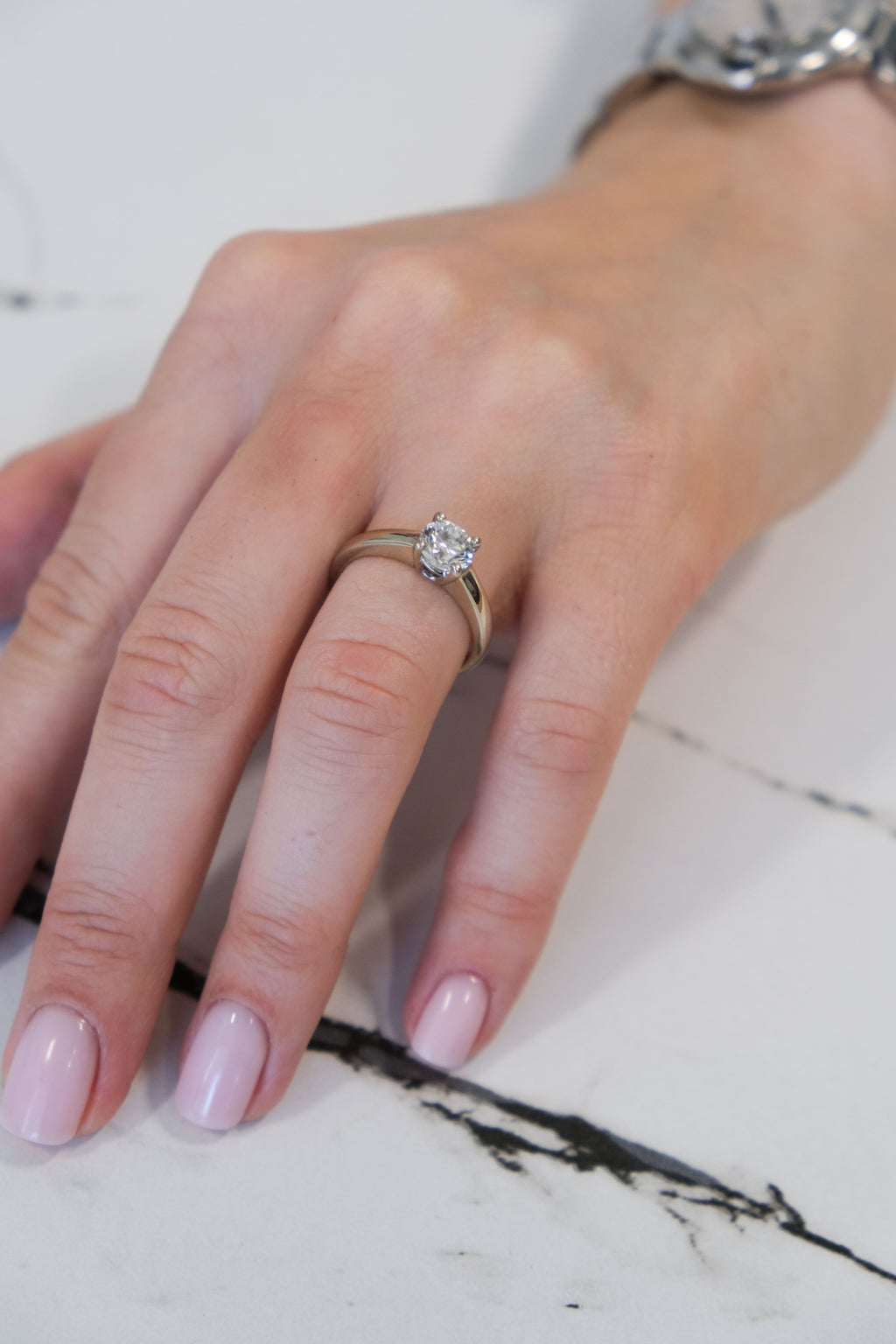 18k Natural Round Diamond Ring