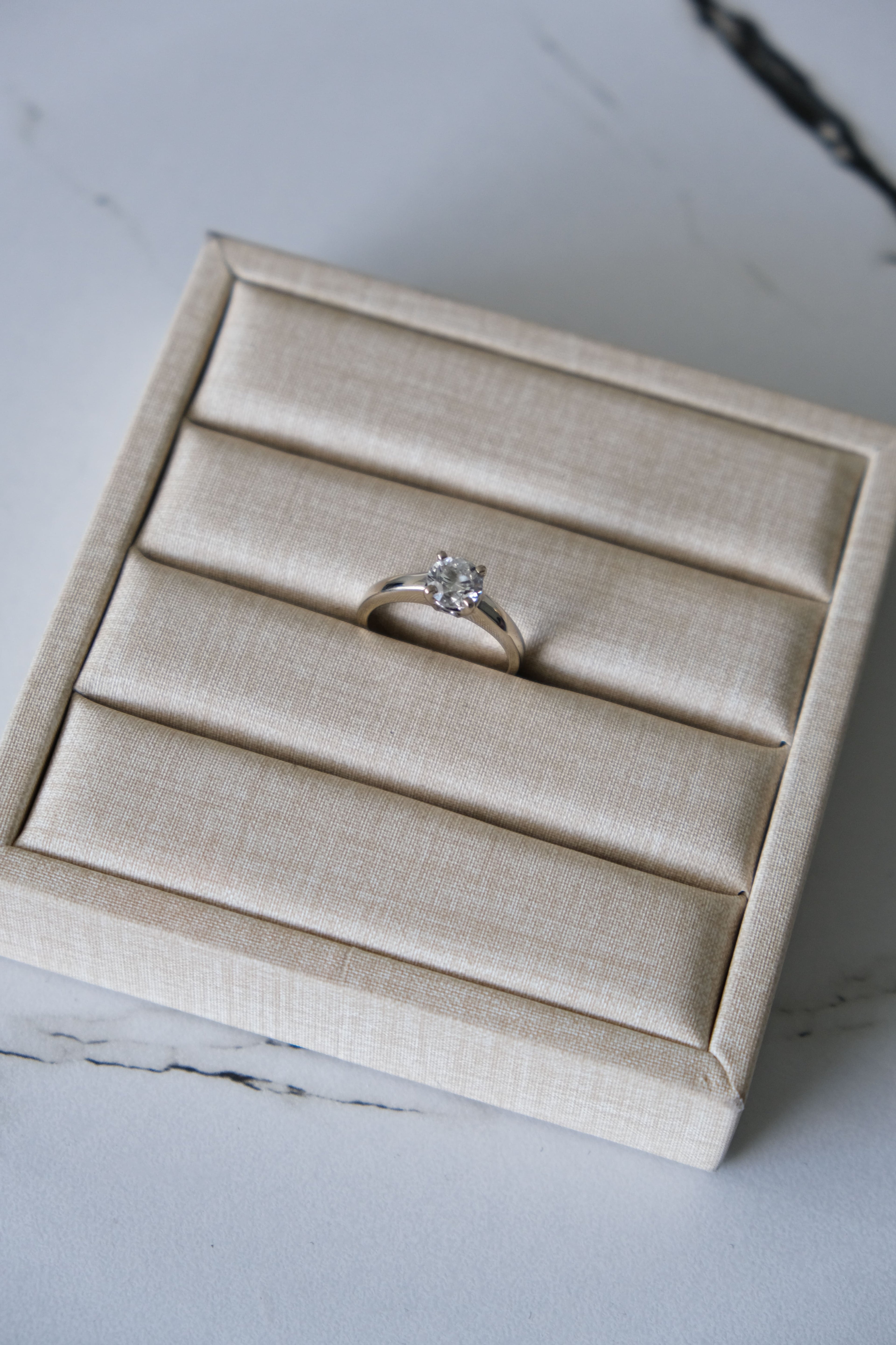 18k Natural Round Diamond Ring