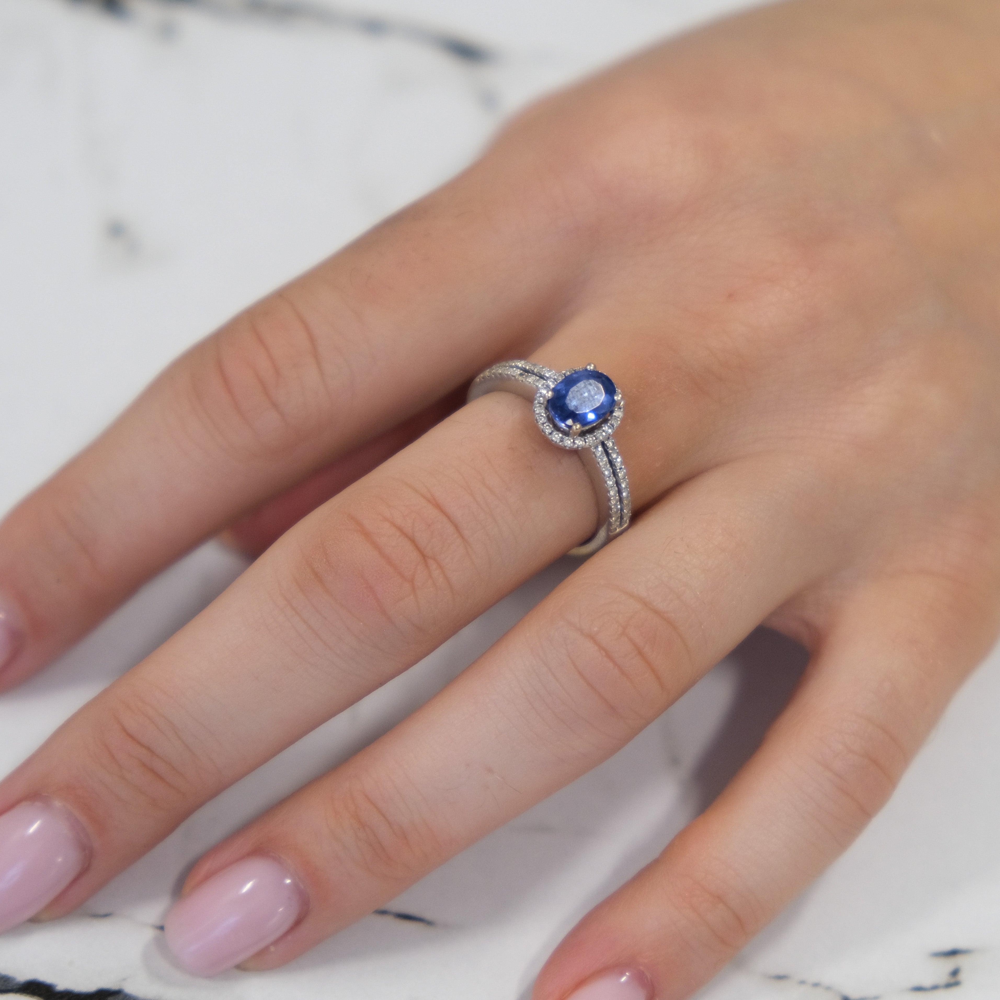 18k Tanzanite & Diamond Ring