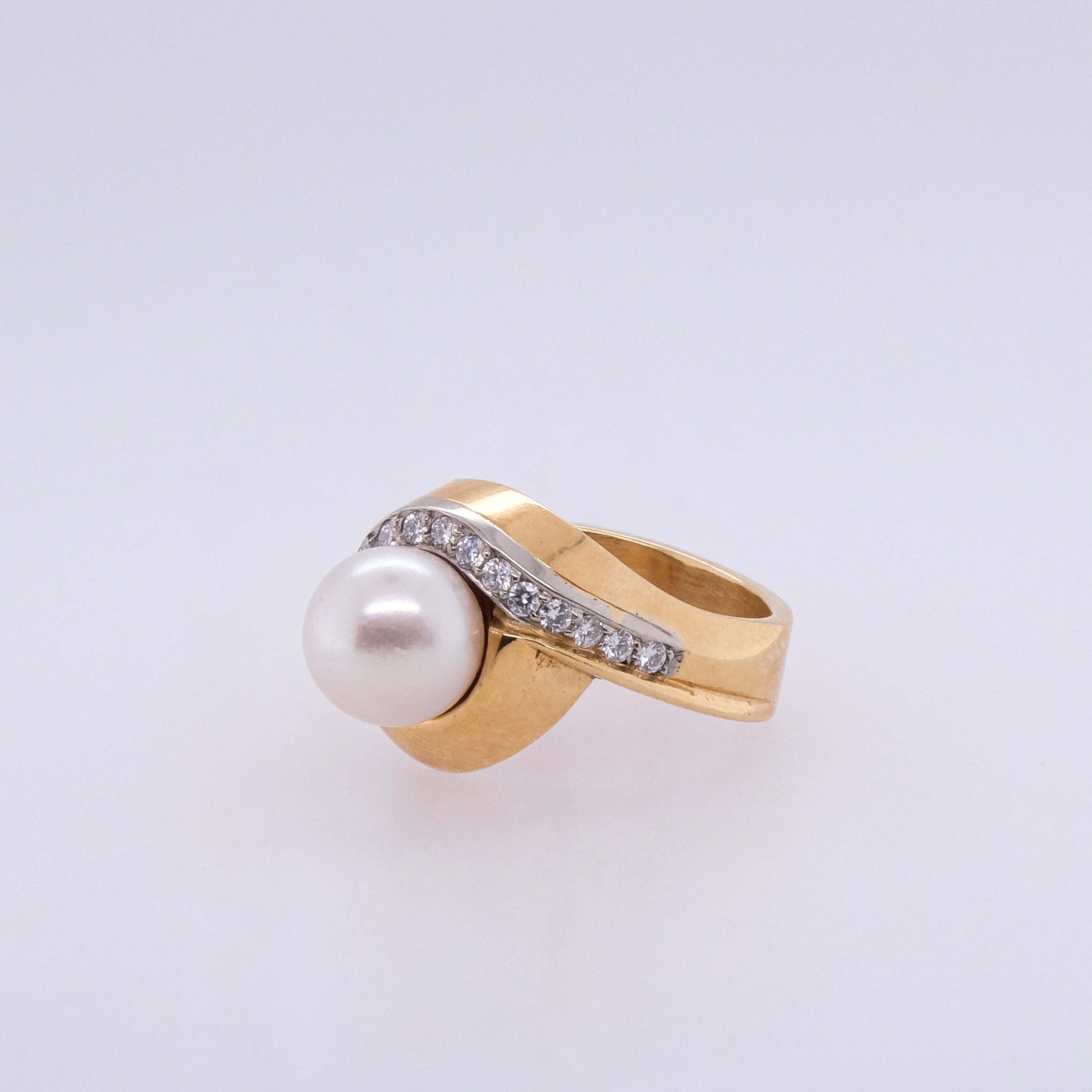 18k Pearl & Diamond Swirl Ring