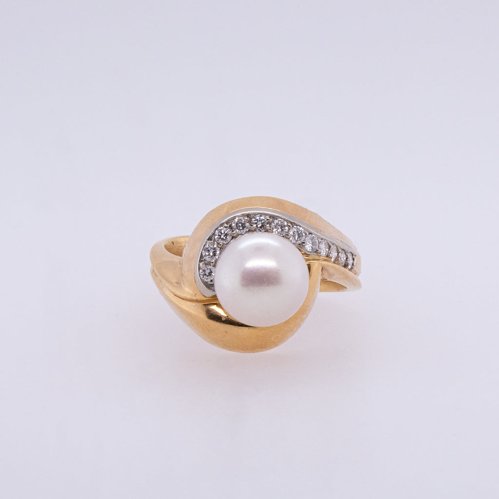 18k Pearl & Diamond Swirl Ring