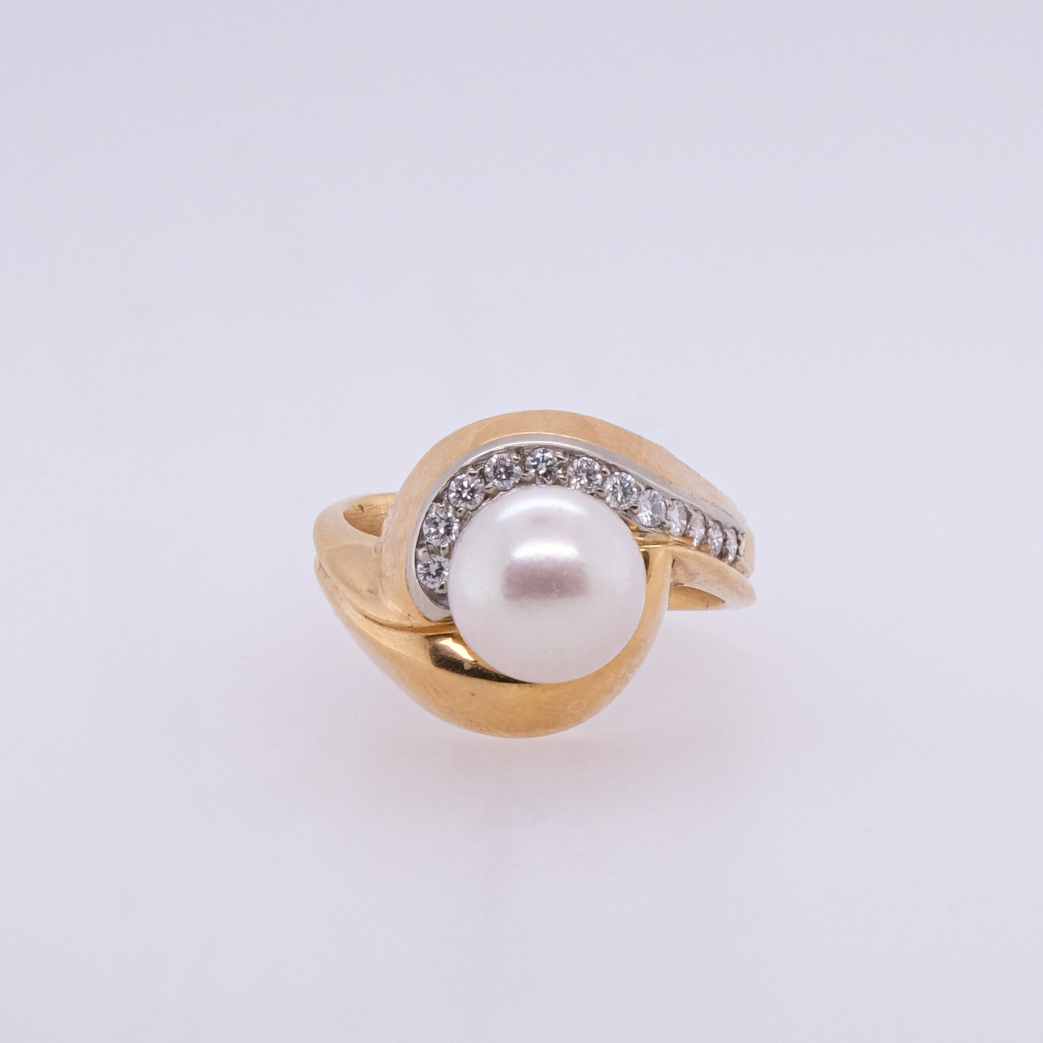 18k Pearl & Diamond Swirl Ring