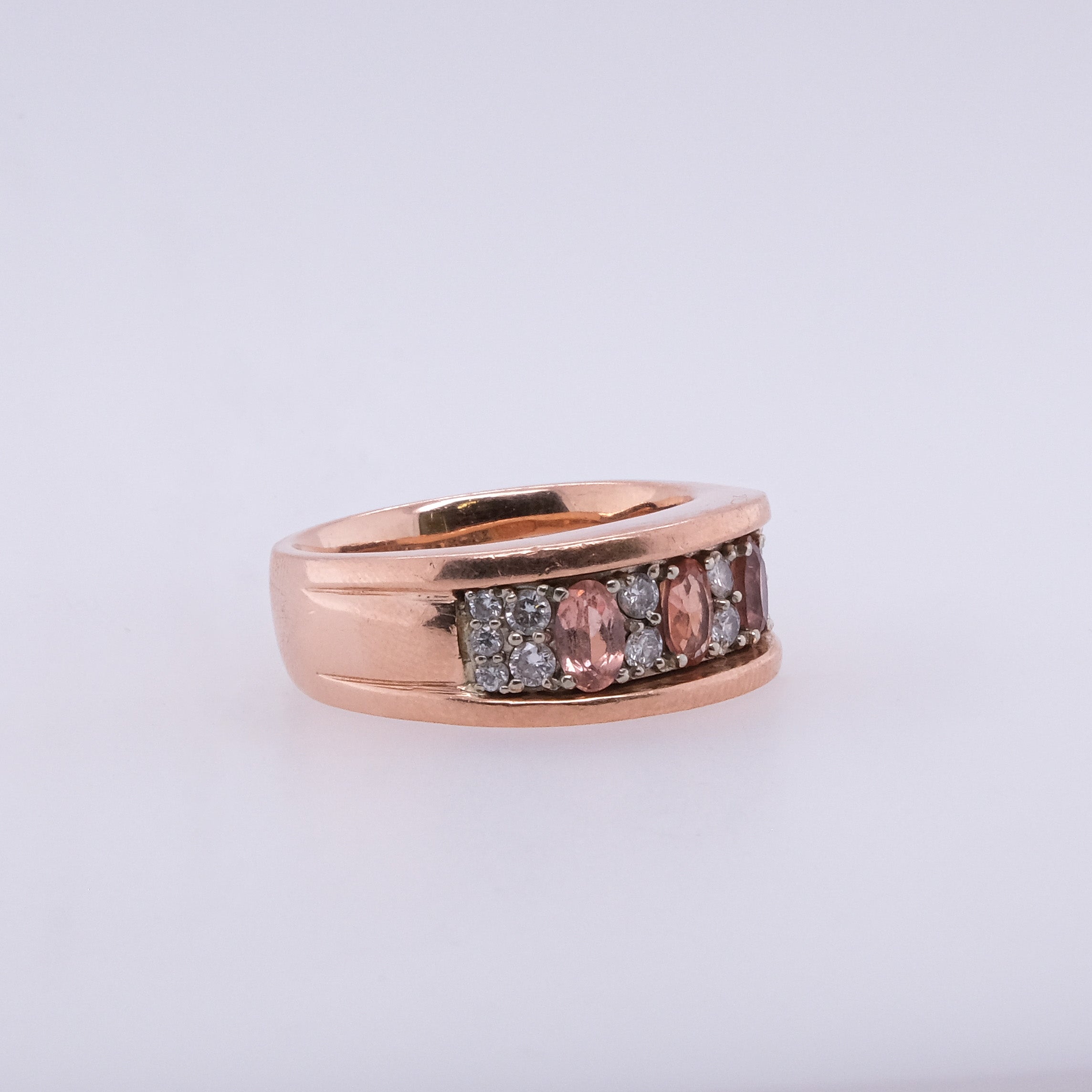 19k Golden Beryl & Diamond Ring