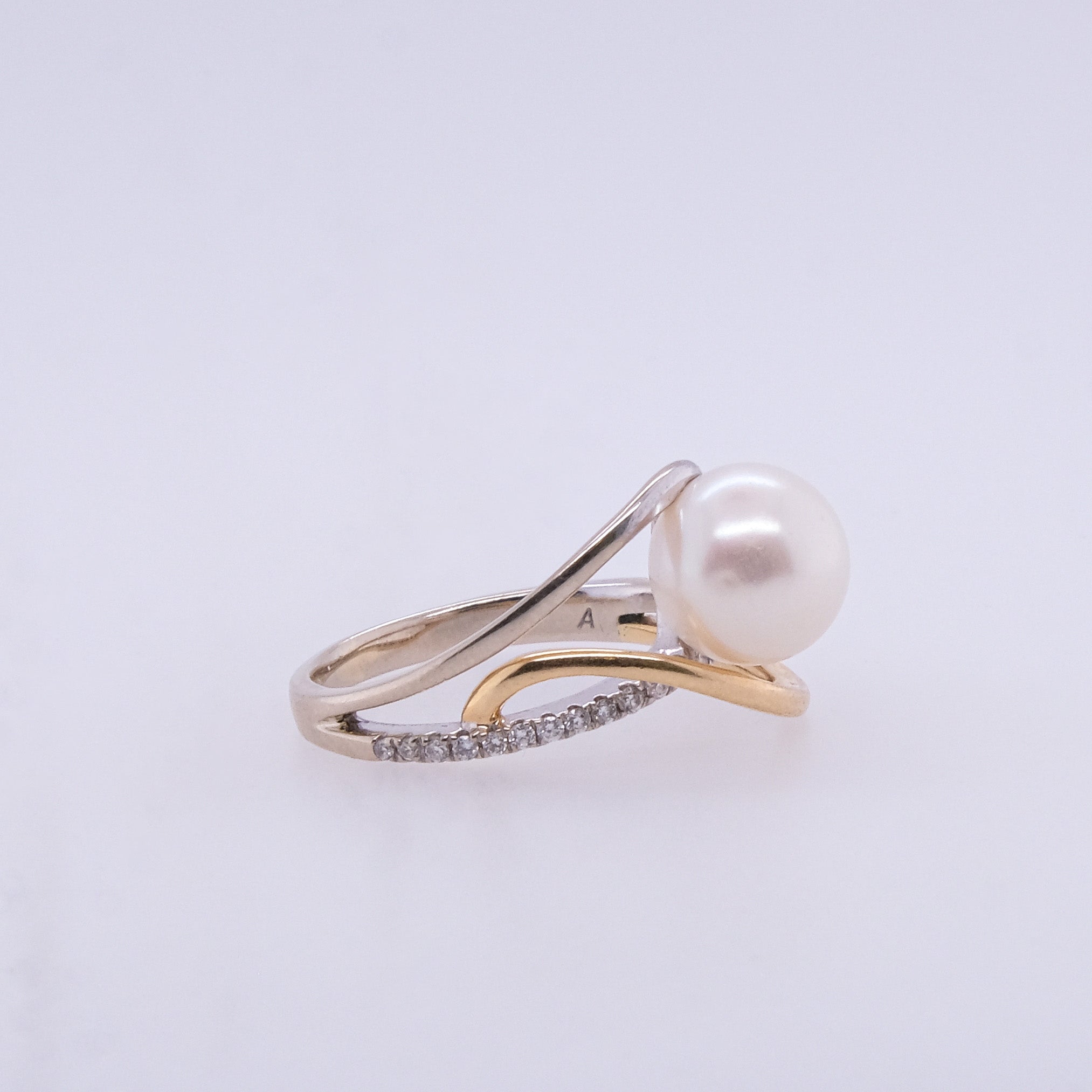 14k Pearl & Diamond Ring