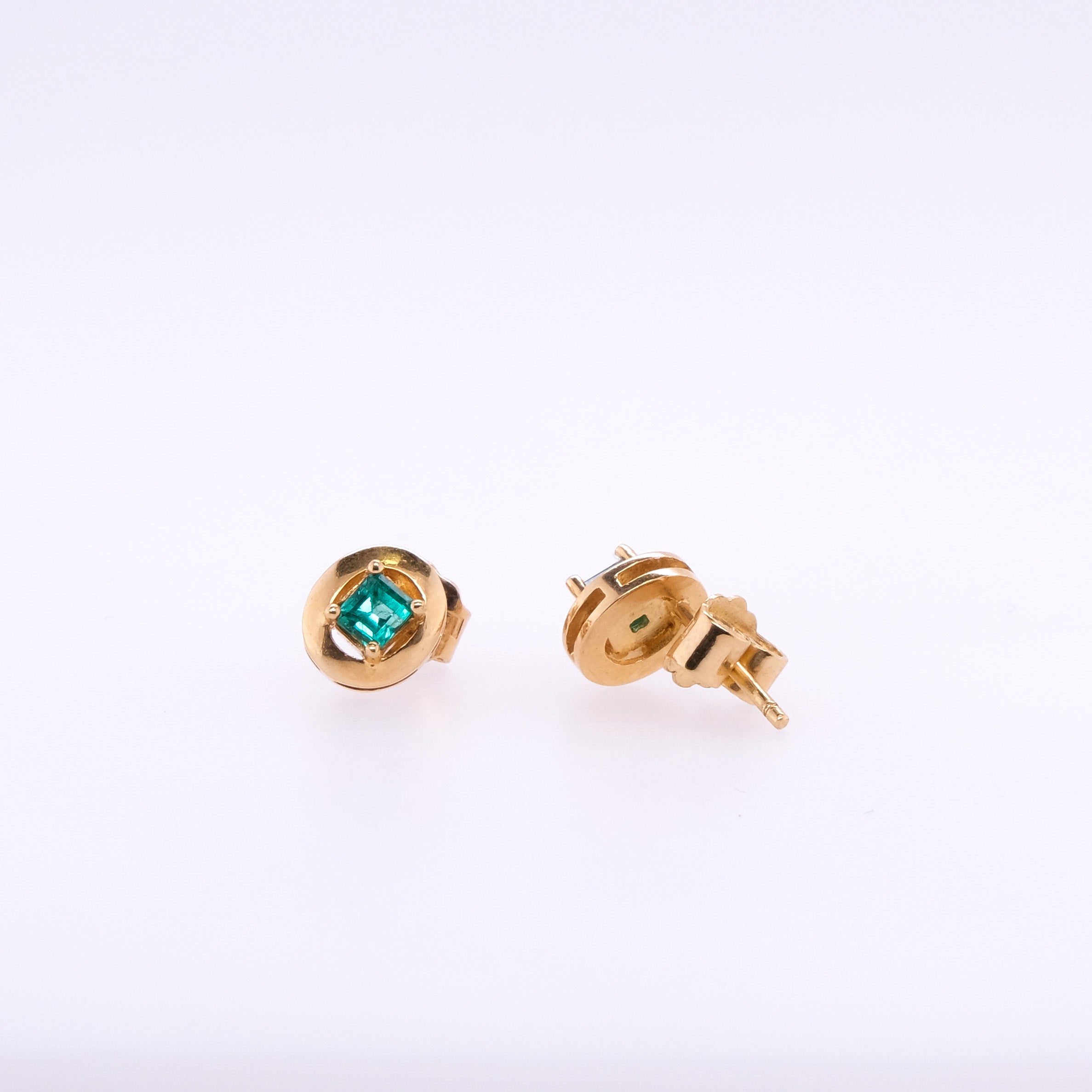 18k Emerald Studs