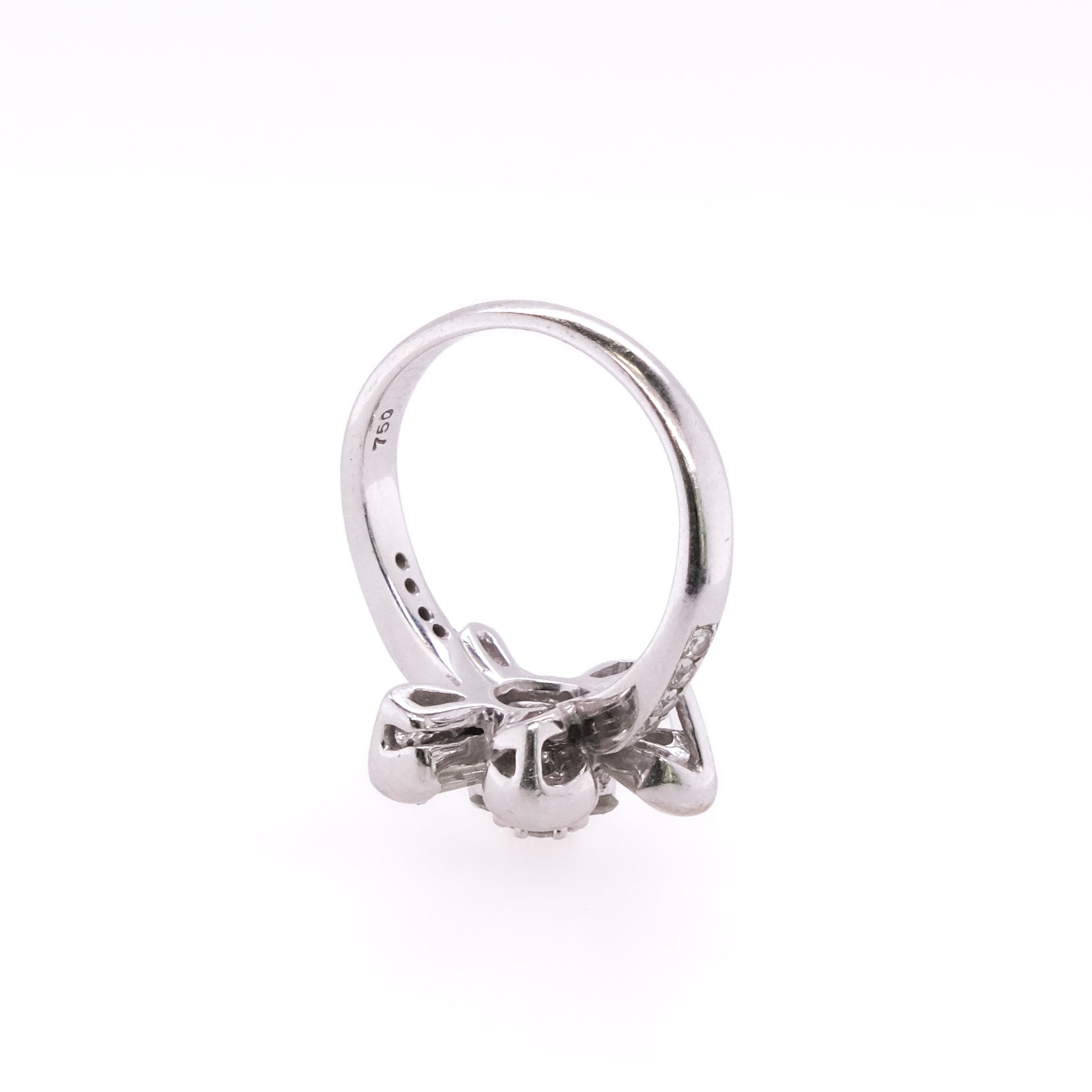 18k Floral Diamond Ring