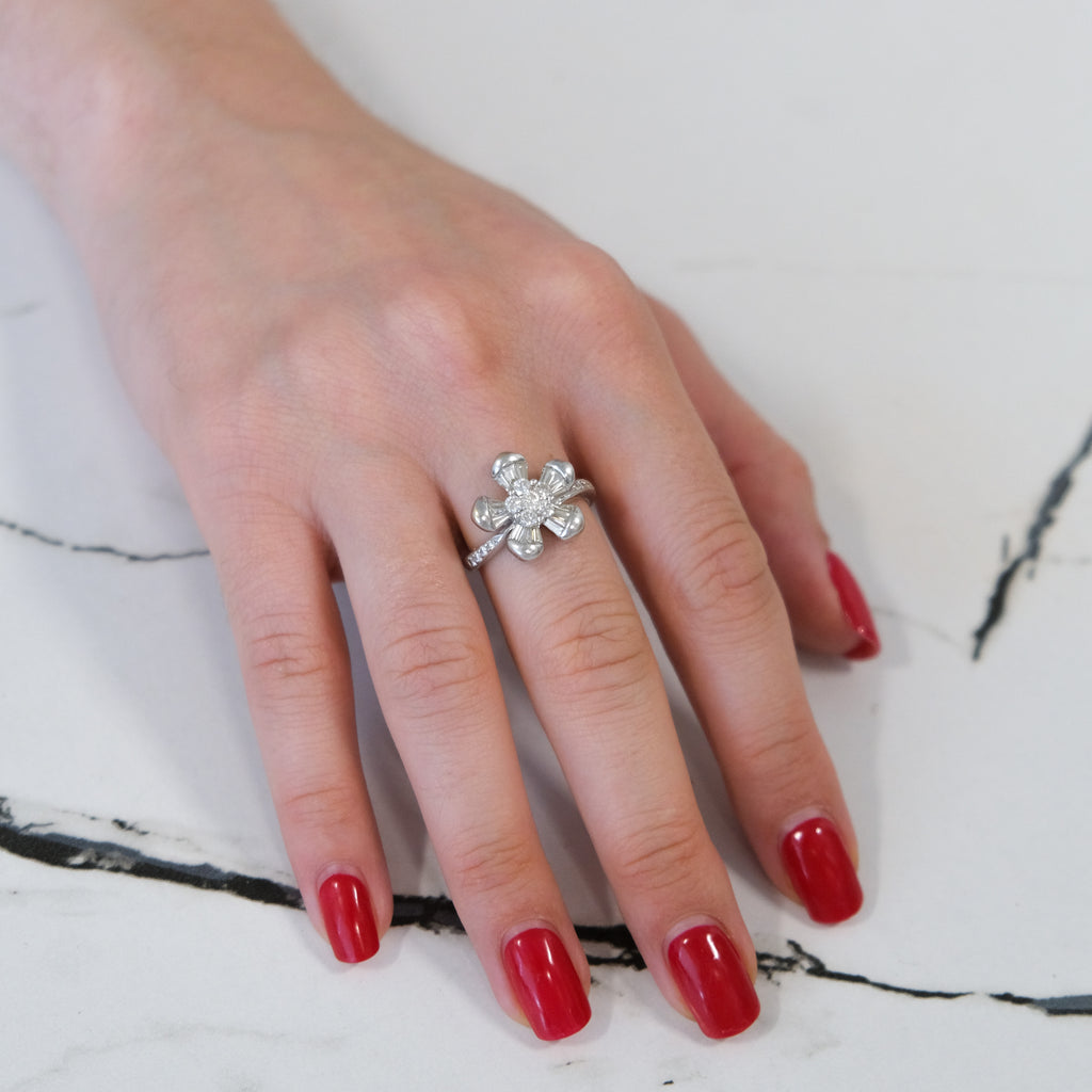 18k Floral Diamond Ring