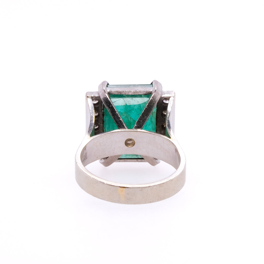 18k Emerald & Diamond Ring