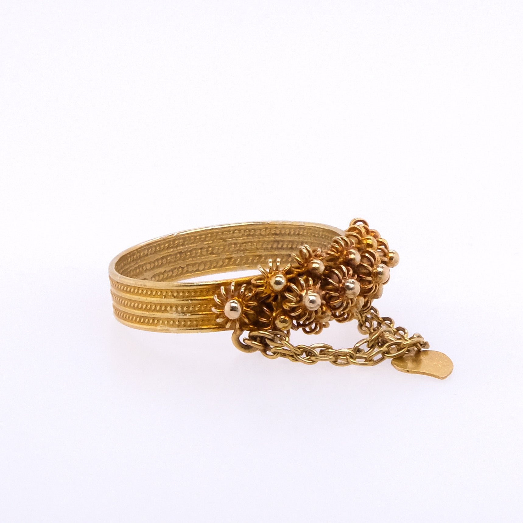 18k Flower Ring with Small Chain