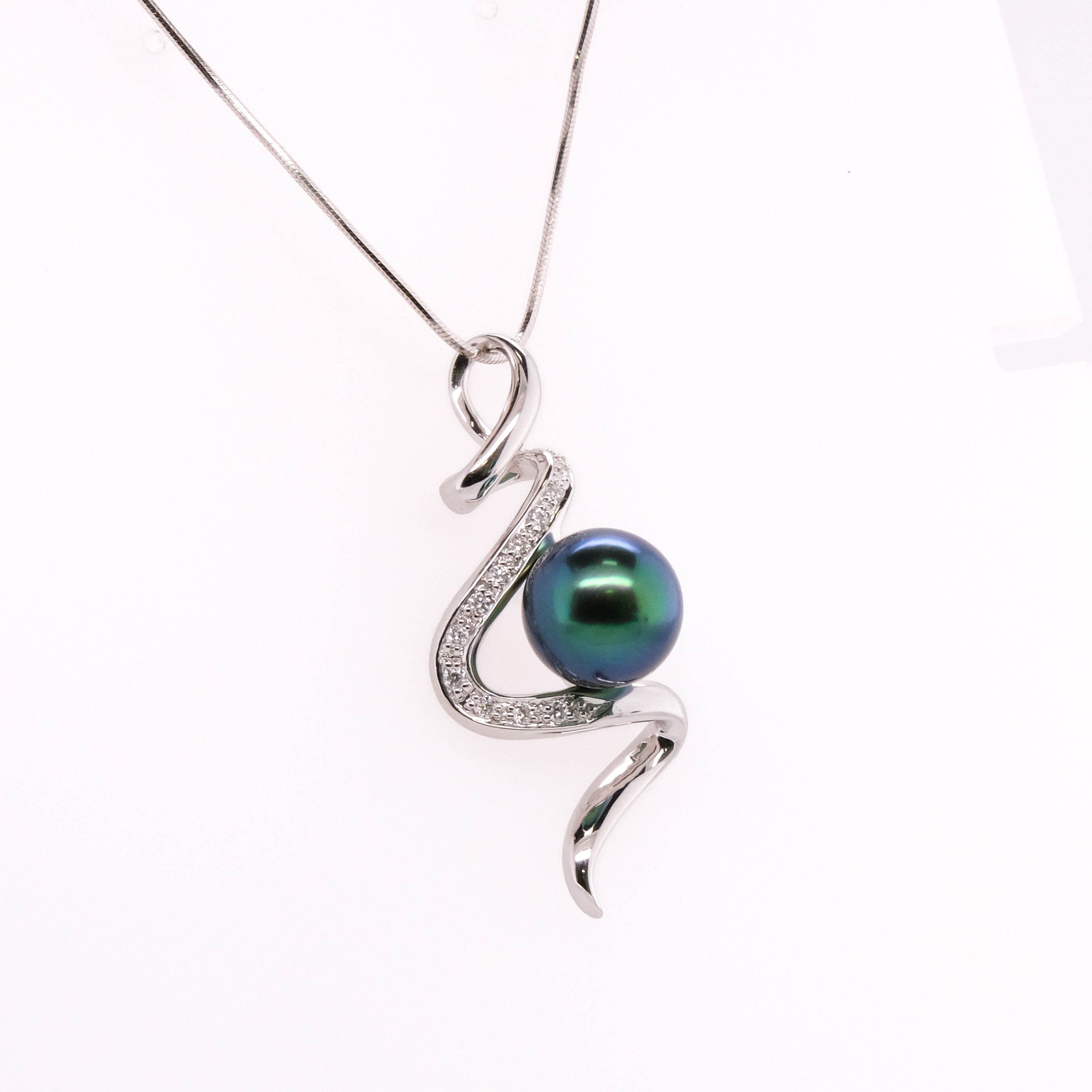 18k Tahitian Pearl & Diamond Pendant