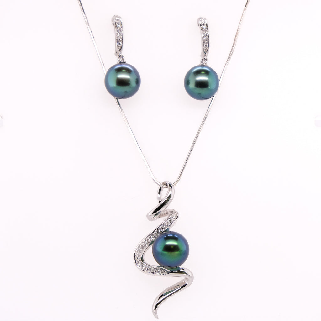 18k Tahitian Pearl & Diamond Pendant