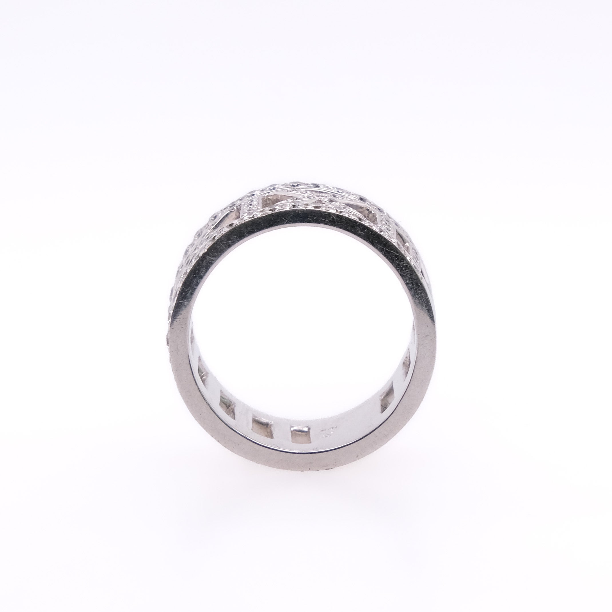 18k Diamond Band
