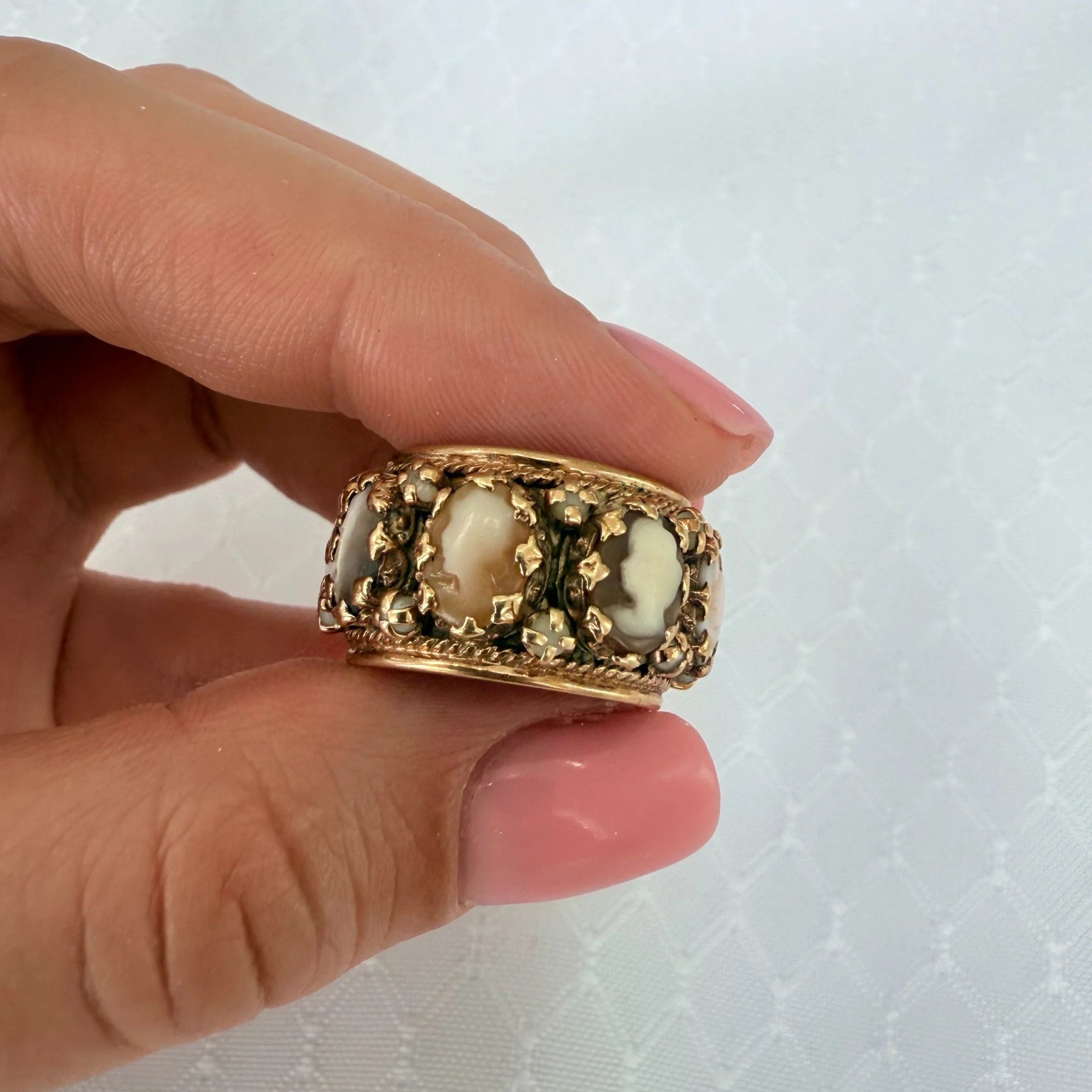 14k Cameo Band