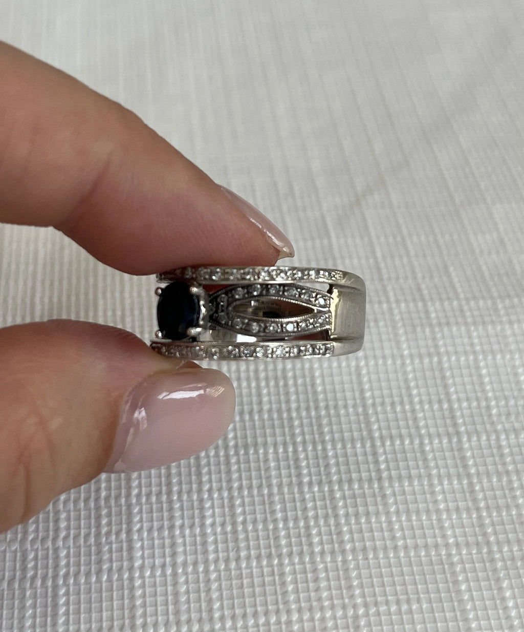 18k Blue Sapphire & Diamond Ring