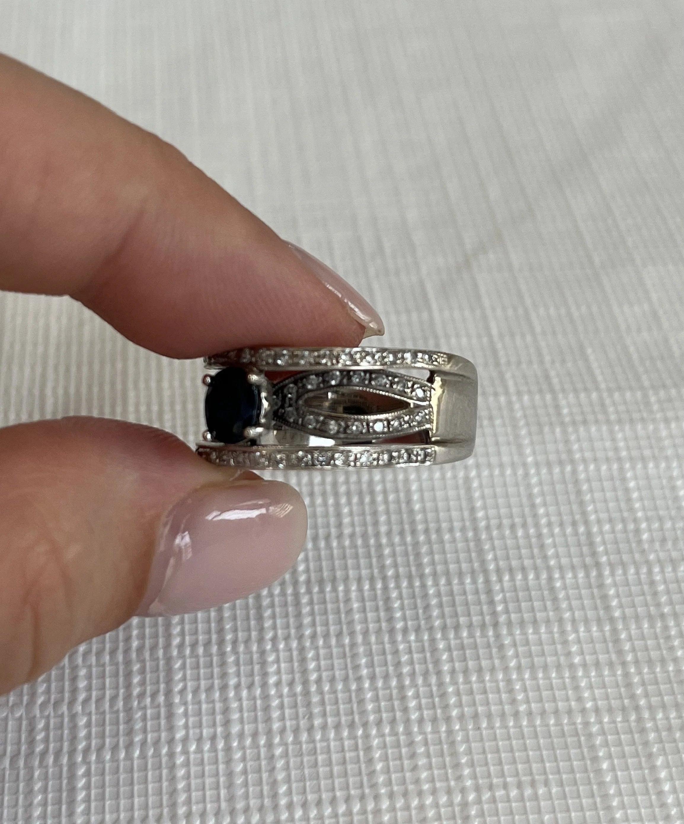18k Blue Sapphire & Diamond Ring