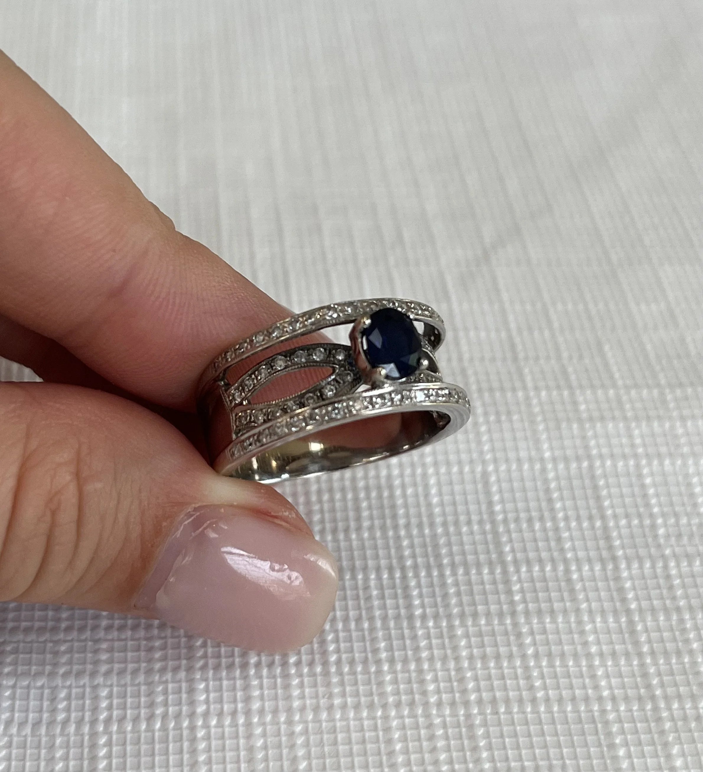 18k Blue Sapphire & Diamond Ring