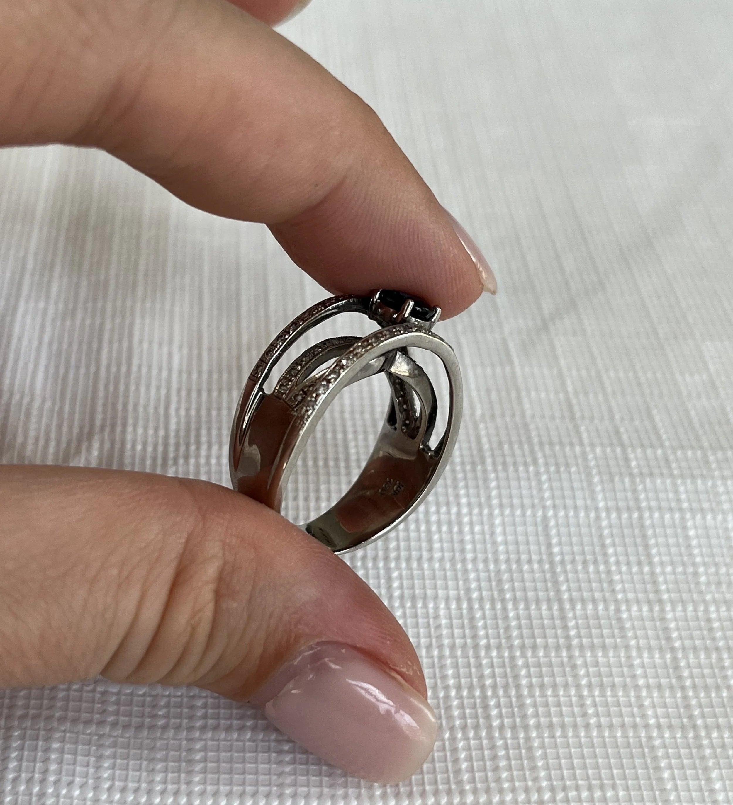 18k Blue Sapphire & Diamond Ring