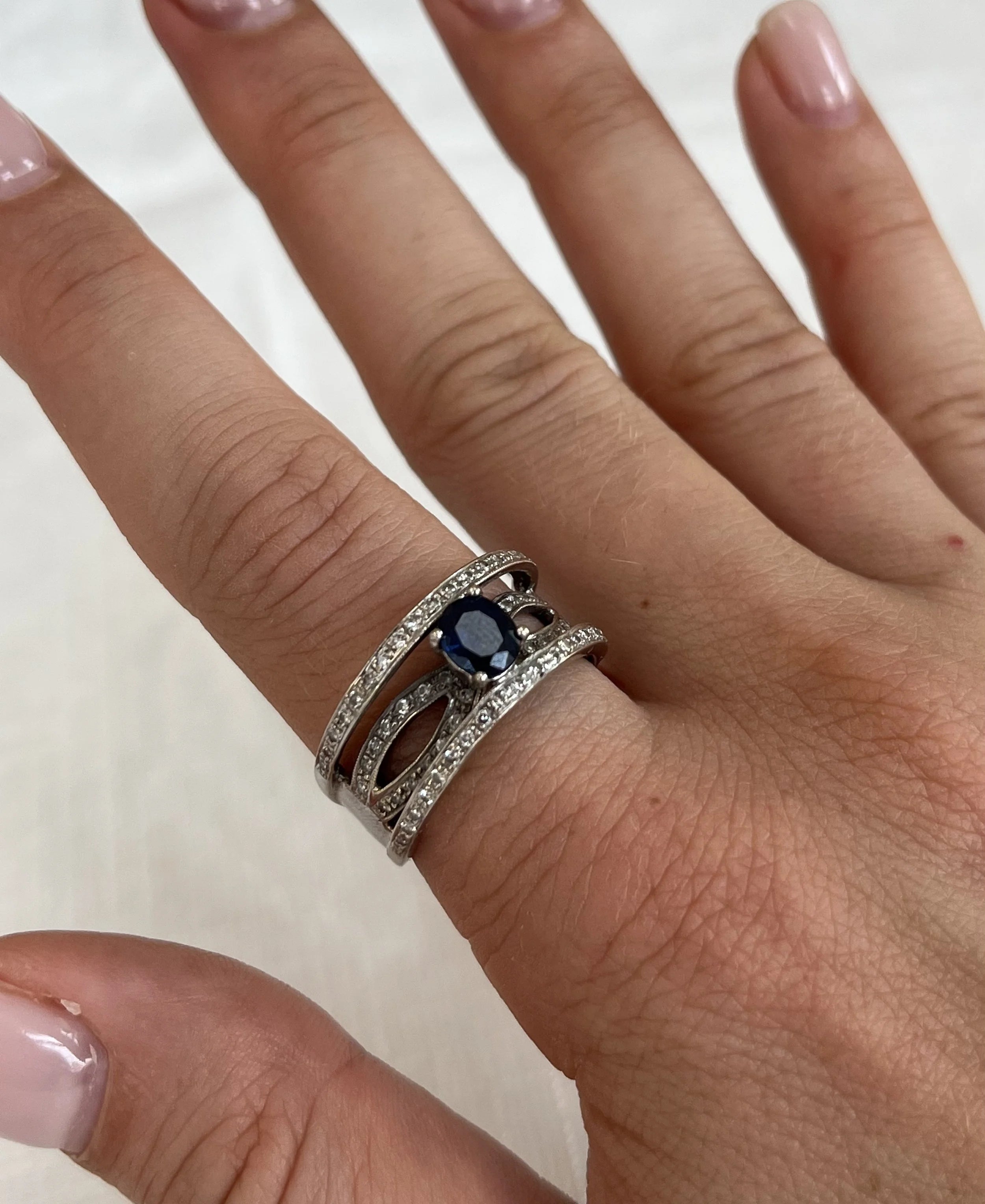 18k Blue Sapphire & Diamond Ring