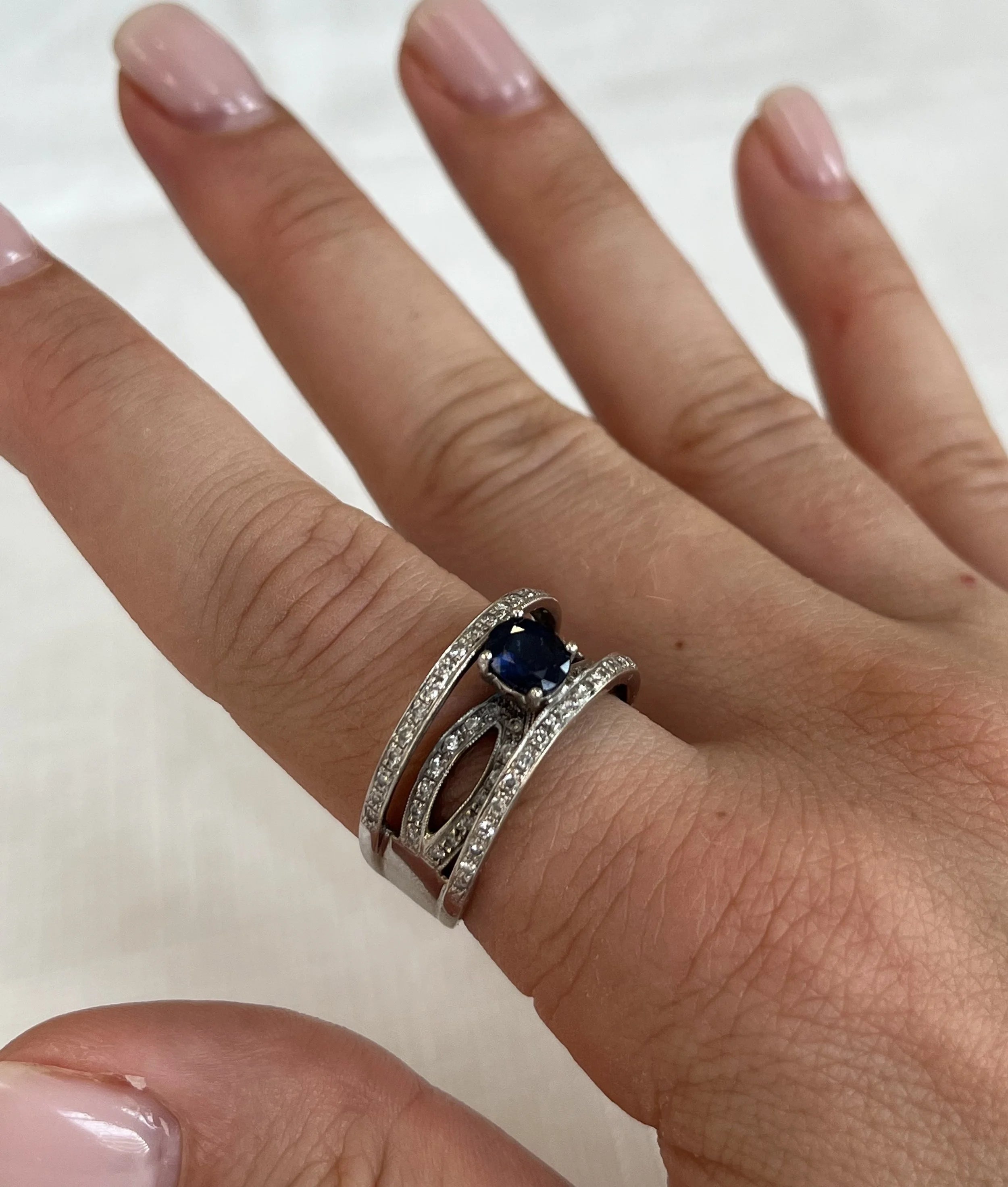 18k Blue Sapphire & Diamond Ring