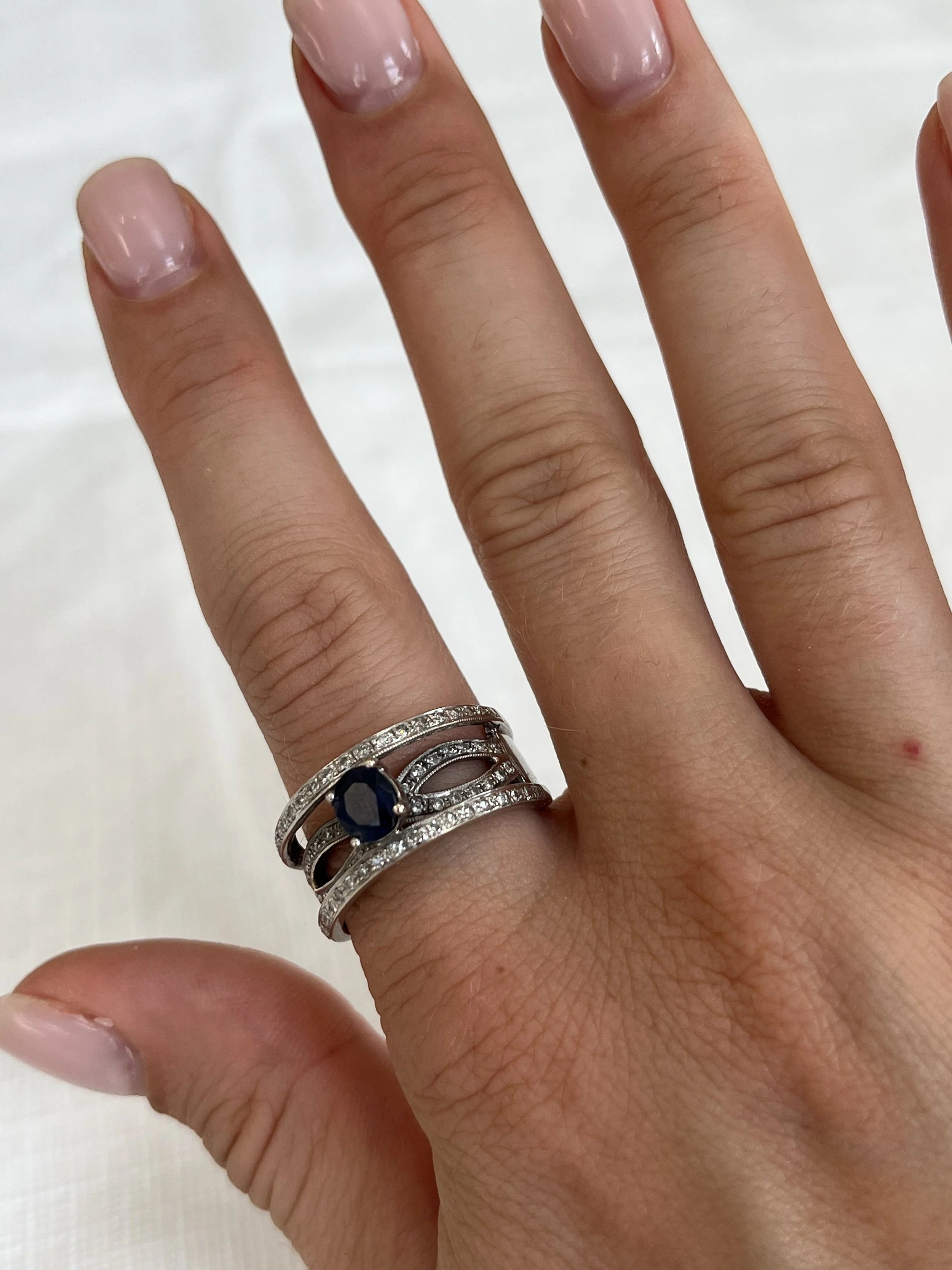 18k Blue Sapphire & Diamond Ring