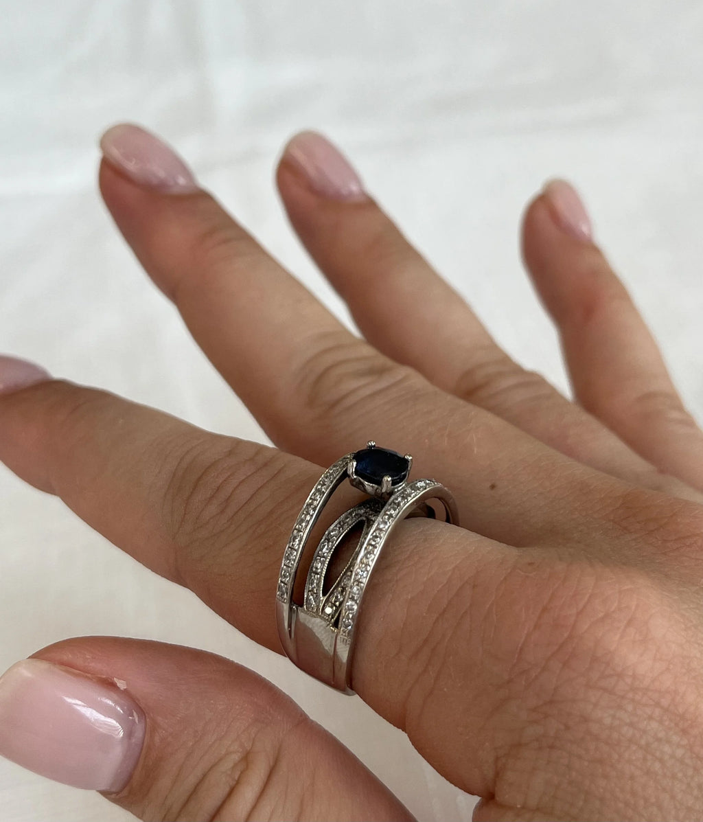 18k Blue Sapphire & Diamond Ring