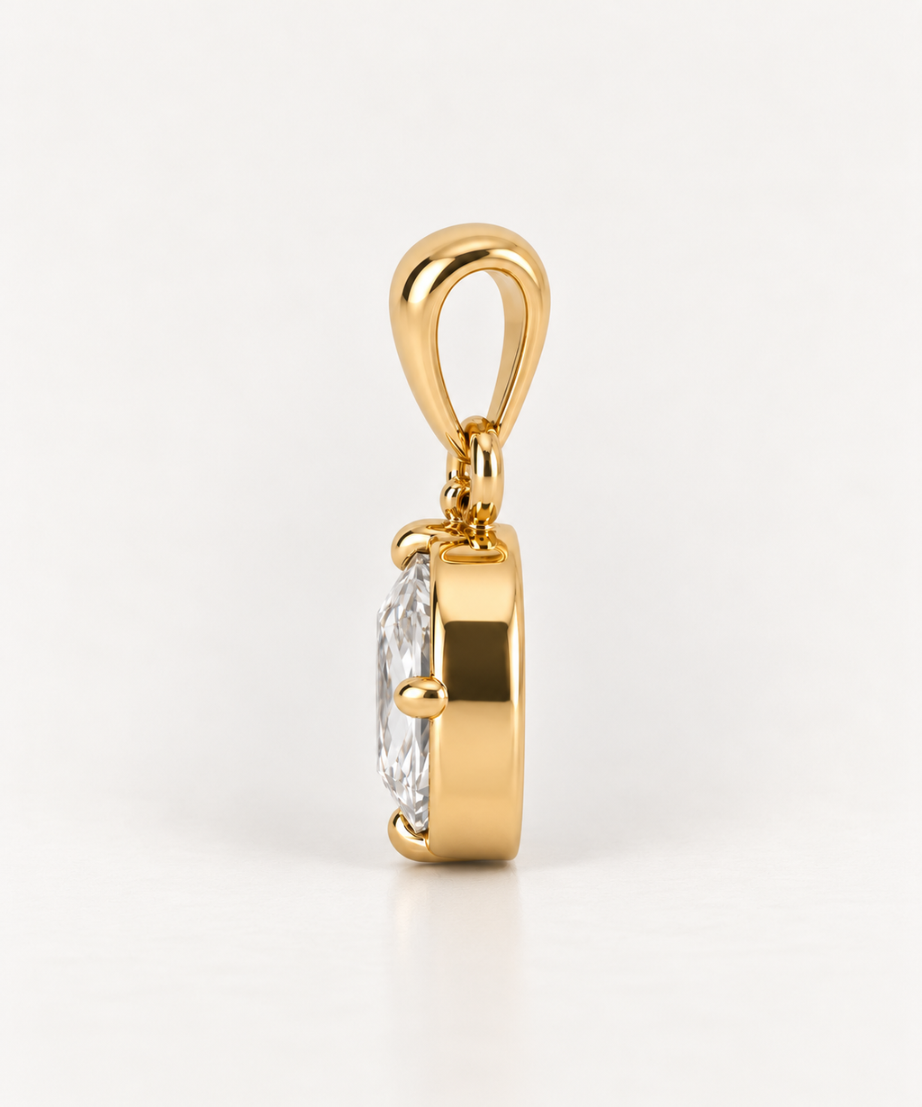 Mira Oval Pendant in Lumière