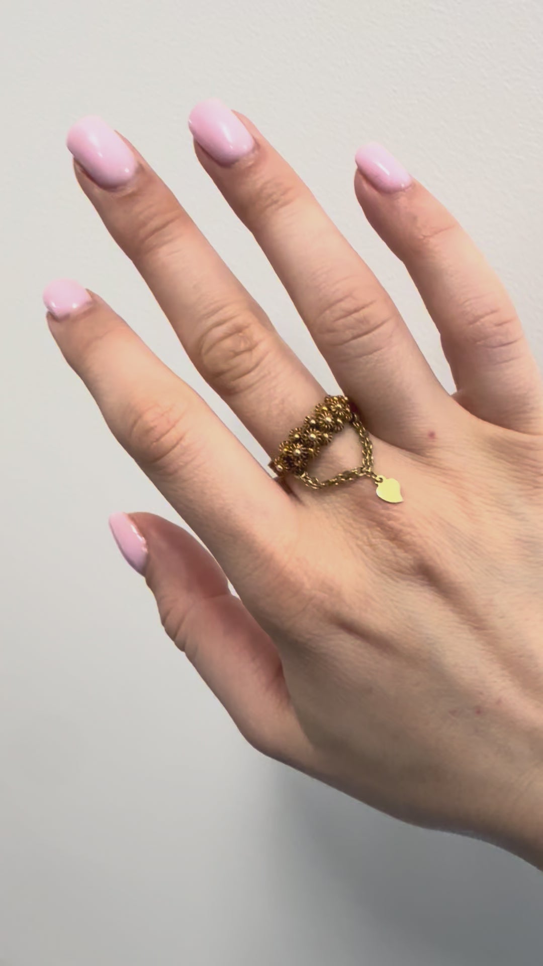 18k Flower Ring with Small Chain